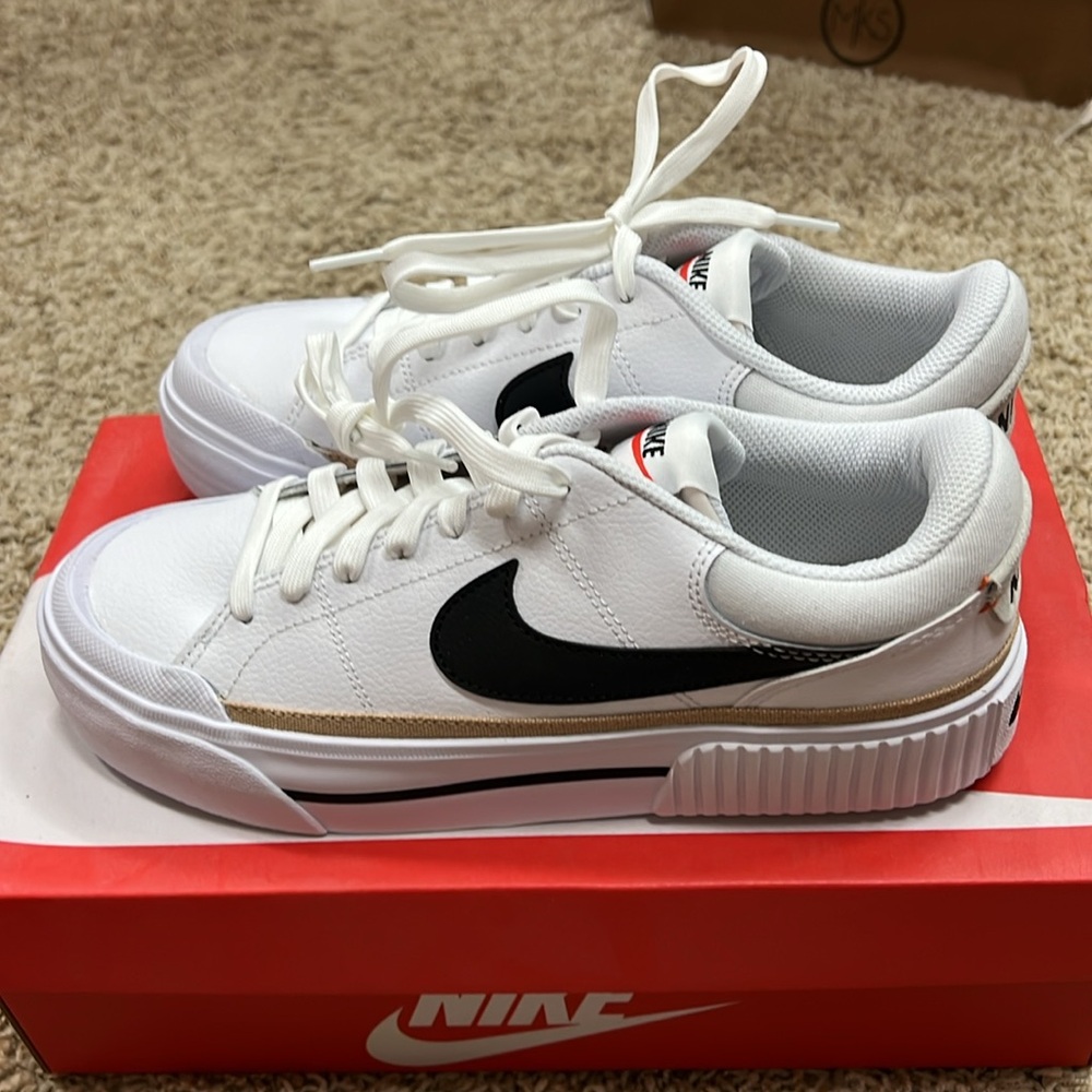 Nike White and Black Women's Sneakers